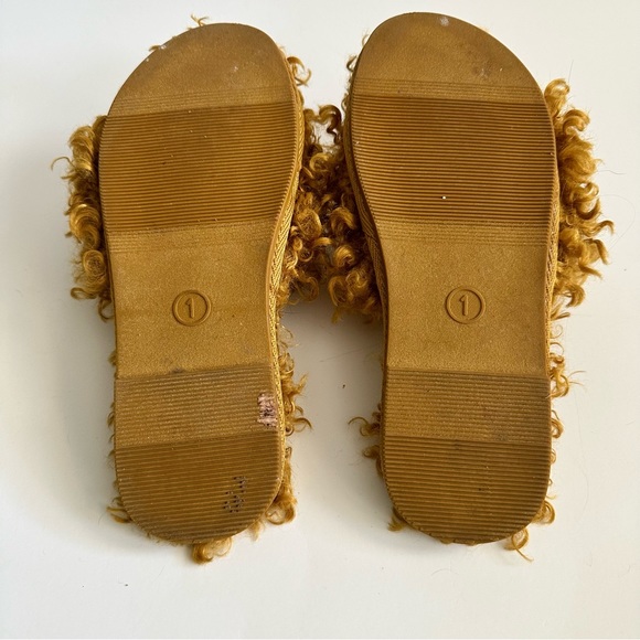 Cat & Jack Fuzzy Slides - Picture 8 of 9